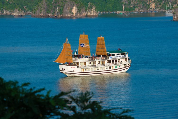 A-step-by-step-guide-to-choose- a-perfect-Halong-Bay-Cruise