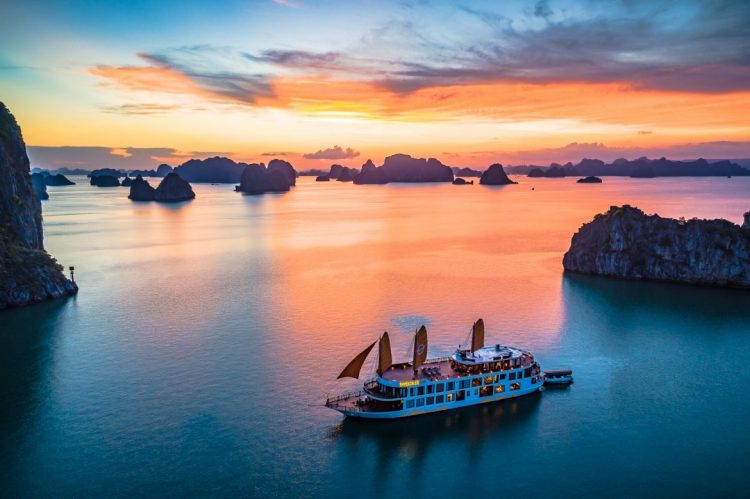 A-step-by-step-guide-to-choose- a-perfect-Halong-Bay-Cruise