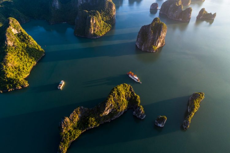 halong-A-step-by-step-guide-to-choose- a-perfect-Halong-Bay-Cruise