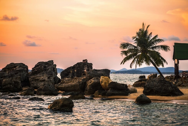 A 5-Minute Guide For An Unforgettable Beach Escape To Binh Ba Island